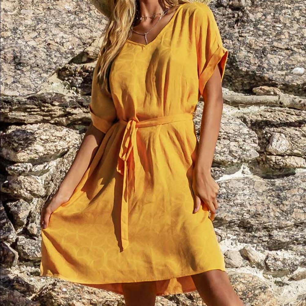 Cupshe yellow v neck side slit dress, NWT 🌞